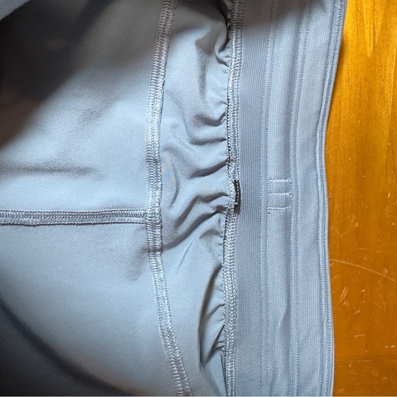 Lululemon Men's Light Gray Shorts - Picture 7 of 8